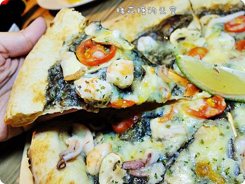 00餐墨魚比薩4.JPG