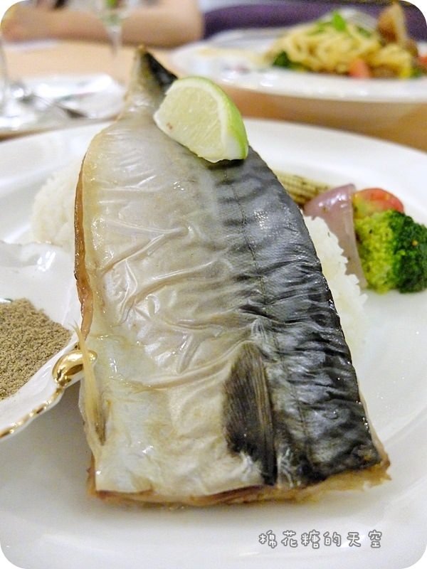 玫瑰園餐點魚2.JPG