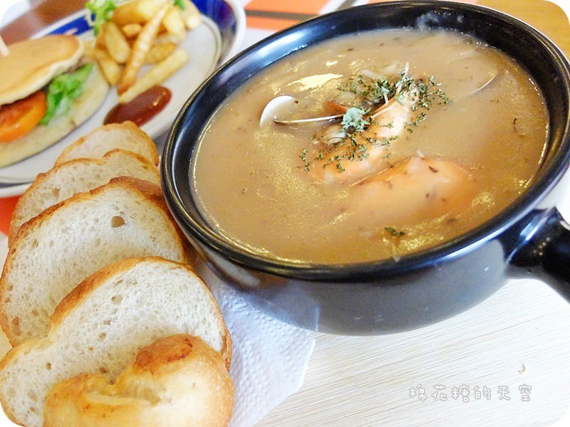 01莓芯濃湯麵包2.JPG