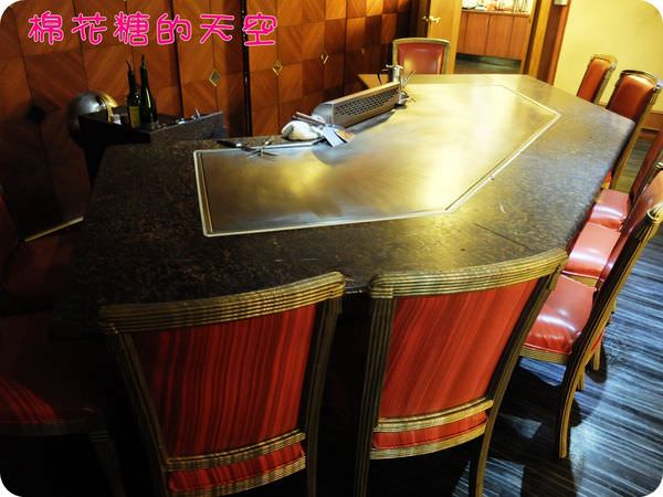 00包廂中