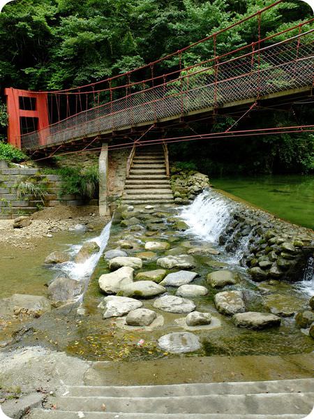 吊橋與湖