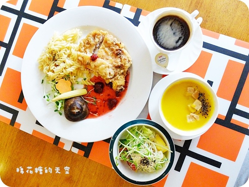 01莓芯杏仁雞腿餐.JPG