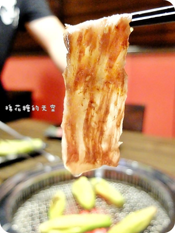台中燒肉||高檔燒烤店的食材品質、日式居酒屋的歡樂氣氛～都在公益路小巷內岩手日式炭火燒烤，天啊！入口即化的頂級和牛也太好吃了吧！