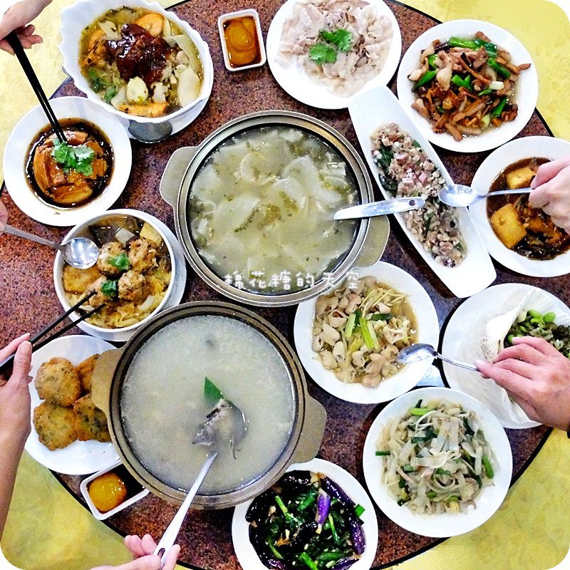 《台中美食》喔～這是阿媽的味道！大祥海鮮屋推出道地客家菜，客家小炒、薑絲炒大腸還有經典梅干扣肉想著都流口水～