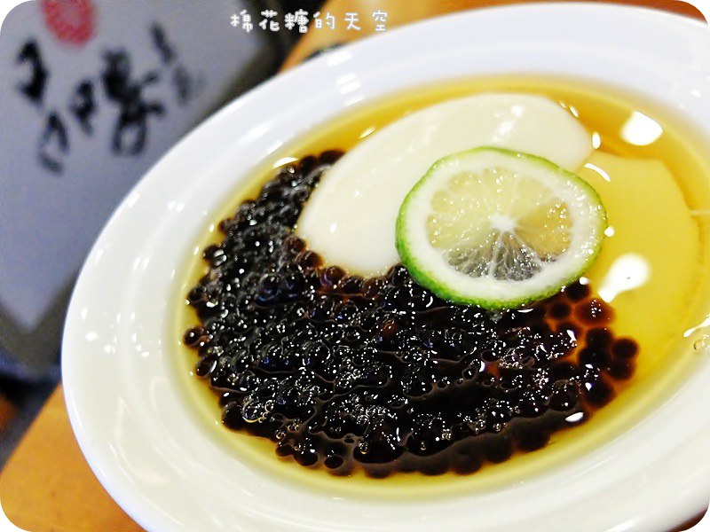 《嘉義甜點》傳統豆花大升級！嘉義品安豆花在豆花裡加了葛鬱金～夏日消暑更加分，還有濃濃燕麥豆漿、超Q芋圓、粉圓，就在林聰明魚頭旁邊唷！