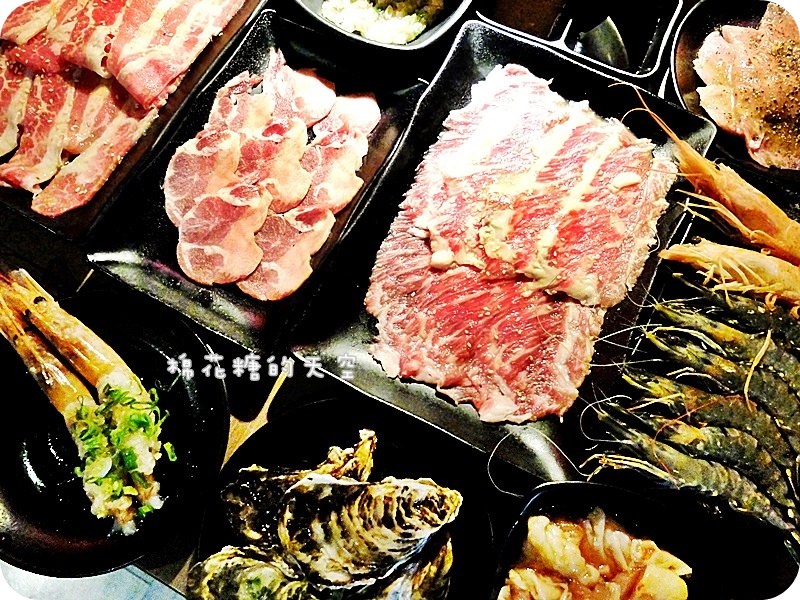 《台北美食》超豪邁武仕燒肉～和牛、牛舌、牛小排～培根、肥腸、菲力豬～還有超級大阿根廷魷魚！近南勢角站