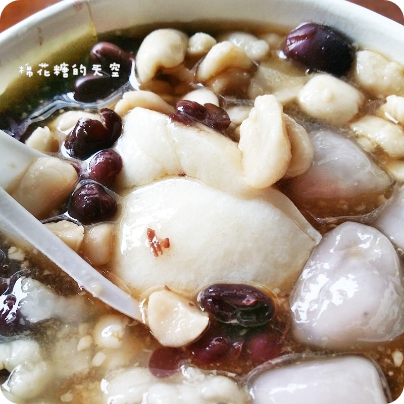 《台中小吃》民生路無名豆花攤～配料裝到滿一碗只要35元！薑汁濃濃暖胃也暖心～