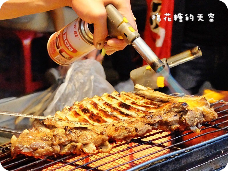 《台中美食》排翻天不二拉麵來台中市區啦！就在北區小轉角～超大肋排真的是名不虛傳阿！