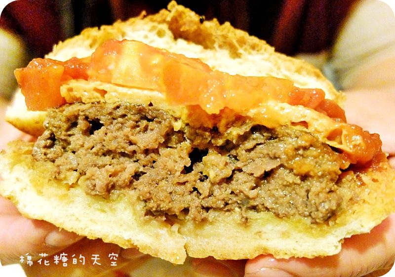 《台中美食》全城最好吃的漢堡就在“傑斯丹尼JUST DINER”純牛肉漢堡也可以啾西到不行，內有喵星人！～近草悟道、勤美