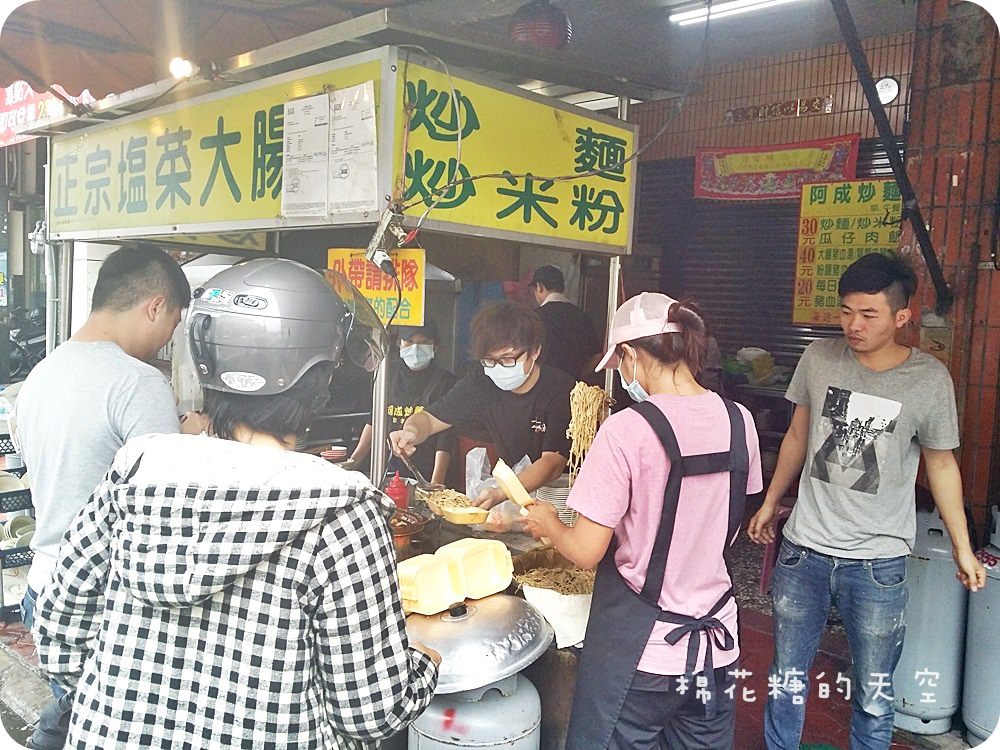 《台中美食》台中早餐吃什麼？大里排隊阿成炒麵加碗綜合湯，在地人推薦兩味小秘方……千萬別錯過！