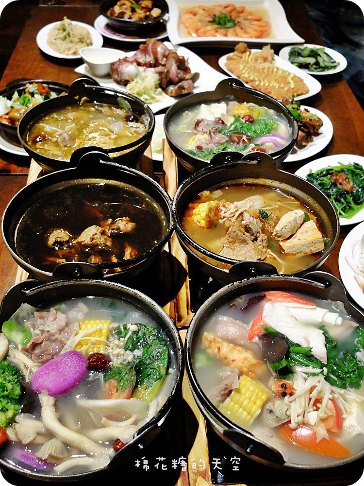 《台中美食》新唐人不只賣豬腳～老母雞高湯小火鍋、阿嬤口味麻油雞就算一個人吃飯也可以很享受。內附超級划算年菜組合預訂資訊喔!