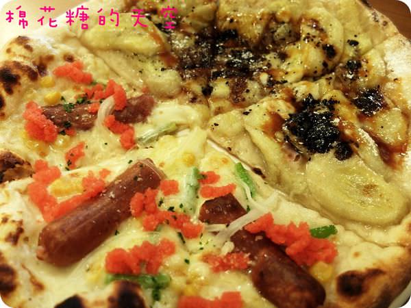 《台中美食》從日本轉啊轉來到台中落腳的Café CoroCoro，手工Pizza征服你的心！