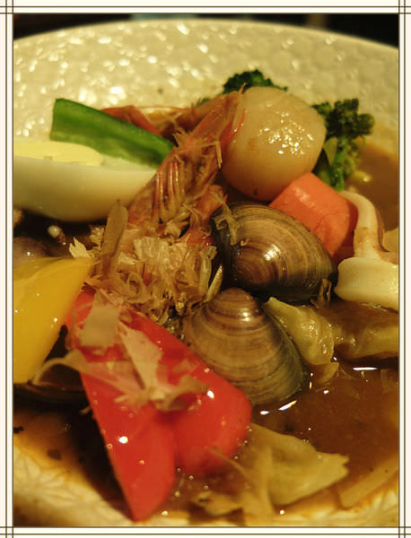 《台中美食》來自北海道的「心 湯咖哩」，口感清爽、味道濃郁，好料多到爆炸！